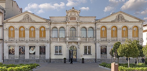 Façade principale du Musée des beaux-arts de Carcassonne.