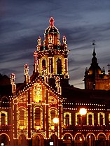 Iluminación de la arcada durante las fiestas de San Juan, en Braga.