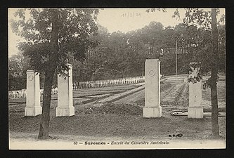 Le cimetière en 1919. Le portail n'est pas terminé[Note 1], la chapelle n'est pas encore construite.