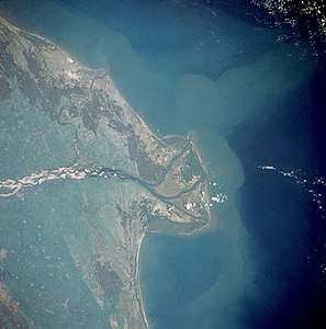 Delta del Krishna. S'observa fins i tot un petit delta creat per un desviament del riu a la banda esquerra