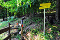 English: Number 6, Wegweiser am Wanderweg zum Pyramidenkogel Deutsch: Nummer 6, signposts on the hiking trail to the Mount Pyramid