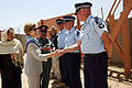 Laura Bush, Wanita Pertama Amerika Syarikat dalam foto 2008 ini, bertemu dengan pegawai Polis New Zealand di Bamyan, Afghanistan