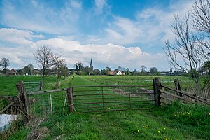 Tracé van de vroegere dijk vanaf de Friesestraatweg in de richting van Noordhorn. Het tracé eindigt bij de vroegere herberg De Gouden Leeuw in Noordhorn, die voor het eerst vermeld wordt in 1622.