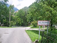 Photographie de l’entrée du hameau du Villaret.