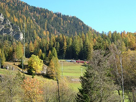 Southbound train after God loop tunnel Südwärts fahrender Zug nach dem God Kehrtunnel