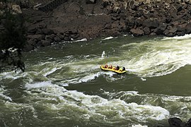 J37 868 Río Iguazú, Schlauchboot.jpg