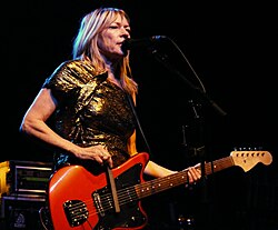 Kim Gordon vuonna 2010.