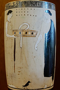 Dues dones, una d'elles portant una píxide. Lécit àtic de fons blanc del Pintor de Aquil·les