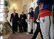 El Presidente de los Estados Unidos, George W. Bush, y su homólogo eslovaco, Ivan Gašparovič, en el palacio durante la Cumbre de Eslovaquia de 2005.