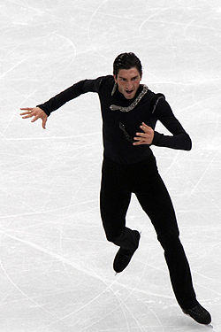 A végül győztes Evan Lysacek verseny közben