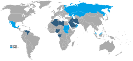 De landen van de OPEC (donkerblauw) en de OPEC+ landen (lichtblauw).