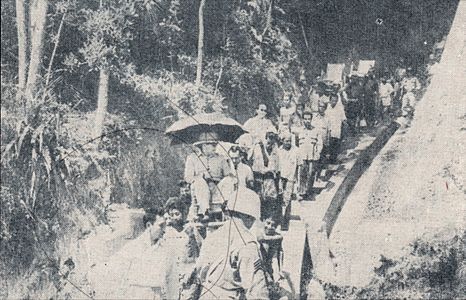 Sukarno riding litter in Bali