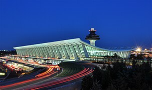 Dulles International Airport in Chantilly door Eero Saarinen, 1963