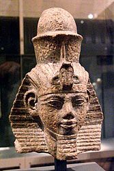 Скульптурна голова Аменхотепа III