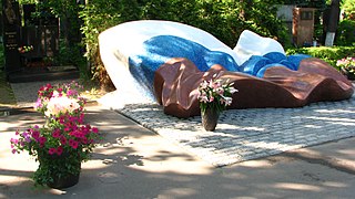 Boris Yeltsin @ Novodevichy Cemetery - Moscow.jpg