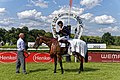 nach dem Rennen mit Jockey Aurelien Lemaitre auf dem Geläuf