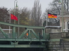 Çekimler sırasında Potsdam/Berlin'deki Glienicke Köprüsü