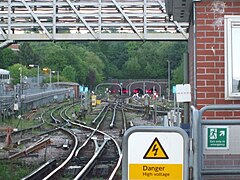 De tunnelportalen ten zuiden van het station.