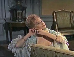 Lady Ashwood szerepében a Holdvilág (Moonfleet) c. kalandfilmben (1955)
