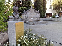 Estatua a Manuel López Villaseñor, Plz. del Caño.