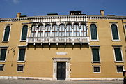 Fachada principal de Ca' Loredan, Venecia.