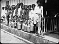 Rubbertappers in Oost-Sumatra (foto door Bep Schrieke, ca. 1920)