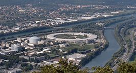 De gekanaliseerde Drac (l) en de Isère nabij de samenvloeiing in Grenoble