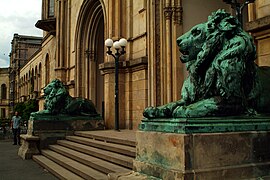 Los leones de bronce "Universität Hannover Rosenthal Bernstorff & Eichwede".