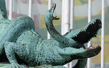 Le Serpent et le Caïman, sculpture en bronze d'Émile Namur (fin XIXe siècle, Jardin botanique de Bruxelles). (définition réelle 3 952 × 2 488)