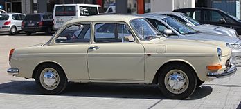 Une Volkswagen 1600 Type 3, modèle 1969-1973. (définition réelle 4 934 × 2 234)