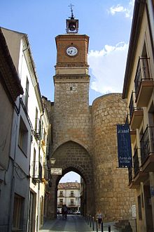 Almazan - Puerta de la Villa.jpg