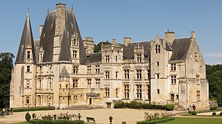 Partie centrale du château de Fontaine-Henry (vers 1500).