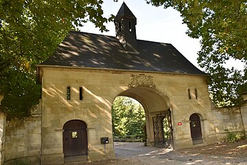Le portail du château de Fourdrain.