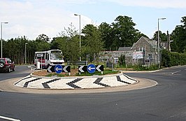 School en kerk rond de rotonde.