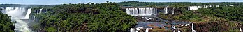 Panorama des chutes d'Iguaçu à la frontière entre le Brésil et l'Argentine. (définition réelle 11 178 × 1 514)