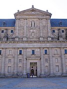 Monasterio de El Escorial. Puerta principal.jpg