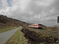 Ein Regionalbahnzug Treuchtlingen–Gemünden (Main) zwischen Winterhausen und Heidingsfeld