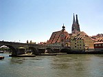 Steinerne Brücke och Regensburger Dom i Regensburg