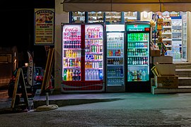 Santorin (GR), Akrotiri, Supermarkt -- 2017 -- 2877-83.jpg