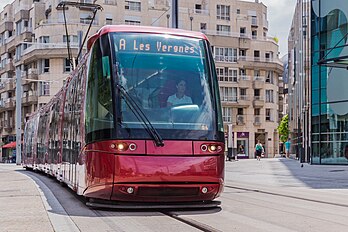 Bonde do tipo Translohr STE4 em Clermont-Ferrand, França. (definição 5 191 × 3 461)