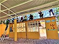 Tequio de reconstrucción de un aula del jardín de niños de San Juan Achiutla dañado por el sismo de 2017, Oaxaca, México, 2021.