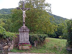 Statue du Christ en croix à Ornolac.