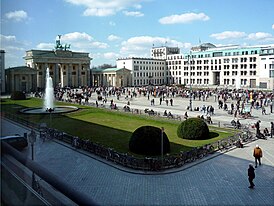 Парыжская плошча і Брадэнбургская брама. Від ад атэля «Адлон»