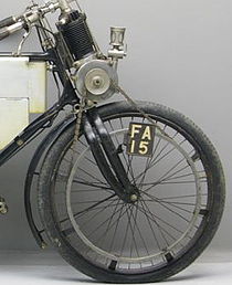 Om de riem te kunnen vervangen ontbreekt bij deze Raleigh uit 1902 de rechter spatbordsteun