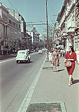 Oameni pe Bulevardul Regina Elisabeta în 1962