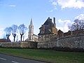 Schloss Dampierre mit der Kirche Saint-Pierre