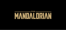 कृष्ण पृष्ठभूमि पर स्वर्ण अक्षरों में अँग्रेजी में द मैण्डलोरियन् (The Mandalorian)