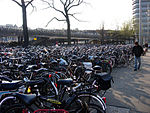 Tekort aan fietsenstallingen zelfs kort na bouw van fietsflat (2005)