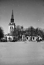 De äldsta delarna av Sankta Ragnhilds kyrka är från 1100-talet. Foto från 1942.