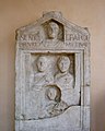 Stele funeraria di una famiglia romana Mutinense
